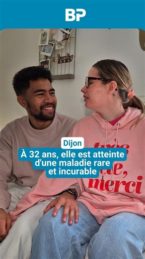 Un témoignage poignant 💗 À 32 ans, Maud Garot fait face à la chorée de Huntington depuis cinq ans. Une maladie neuro-évolutive incurable. Aujourd'hui, Maud a de très grandes difficultés à communiquer. Elle souffre de problèmes moteurs et parfois de mouvements incontrôlés. La jeune femme peut toujours compter sur le soutien de son conjoint, Henintsoa, devenu au fil des années son aidant. Nous les avons rencontrés dans leur appartement à Dijon. | Le Bien public - Dijon et agglo