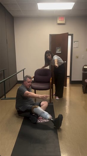 Do you know how to get up and down from the floor as an amputee? Cosi Talks demonstrates a couple of strategies does with her own patients. 🎥: Cosi Talks #AmputeeCoalition #LimbLoss #LimbDifference #NoAmputeeAlone #Amputee #Amputees #AmputeeStrong #AmputeeLife #HowTo #Tips | Amputee Coalition