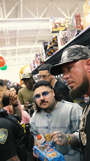 Today, December 20 Winter Wonderland toy giveaway going on now until 1 PM! 13163 Northwest Fwy Houston, TX 77040 #thatmexicanot #giveaway