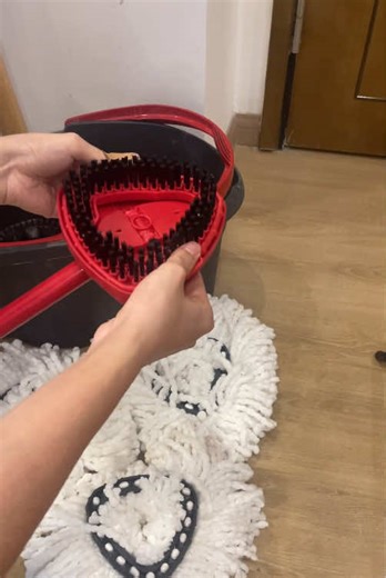 Efficient Scrubbing with the Best Cleaning Mops