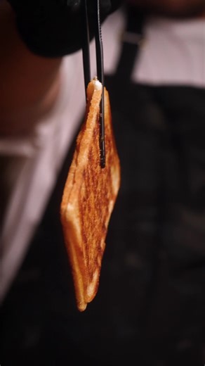 This isn’t your average grilled cheese. 🔪🧀 It’s the thinnest, crispiest, meltiest version you’ve ever seen 🔥 Wait for that final cut 👀 #ThinGrilledCheese #Dalstrong #SatisfyingCut #CheeseTok #KnifeTok