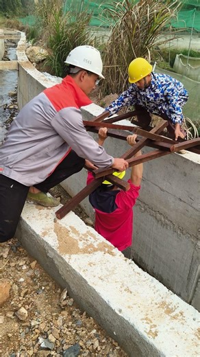 Presentation of the construction process of the outdoor ditch marching bridge