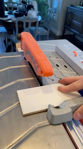 What would you have done on the left of this backsplash in the first second of the video… run the tile to the moulding like I did or stop it at the edge of the countertop leaving at quarter inch gap in between the building? In this case I asked the homeowner and this is what they chose #followformore #backsplash #tile #creator #work #asmr #kitchen #design #entrepeneur | DJ.Tiling