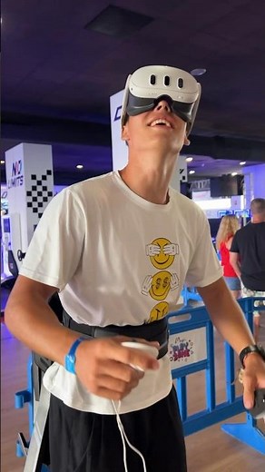 Probando la nueva máquina de realidad virtual del hotel Magic Sports Resort