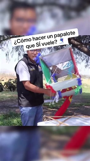 ¿A qué edad aprendiste a volar un papalote? 🪁✨ En Ixtapaluca nuestras tradiciones vuelan alto. El Maestro Lorenzo nos enseña el arte de crear estas joyas de papel y carrizo. Mira el tutorial completo en el link de nuestro perfil. 🔗#ixtapaluca #papalote #artesano #diversiontiktok #recuerdosdesbloqueados https://youtu.be/rLankAdvbz4?si=3HkrHfQ9hOPTTlY5