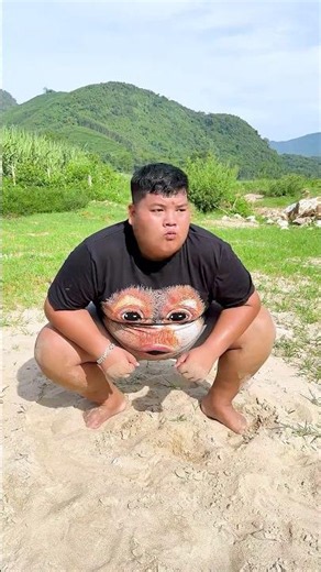Does he look like king kong 🦍 #funny