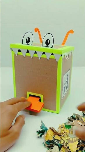 Cardboard से Amazing Dustbin कैसे बनाएं || How to Make a Dustbin for School Project