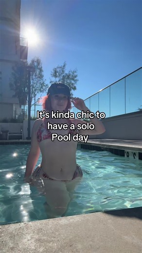 How it feels to be a girls sometimes 😌🌷 #poolpov #poolday #chic #kindachic