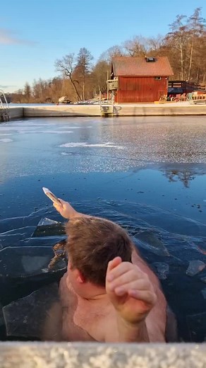 Ice is back after being gone for two days. #iceswimming #winterswimming #winterswim #coldbath #happyguy #vinterbad #icebath #iceswim #ice #icecream