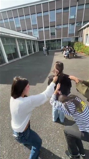 We Tried the Rapunzel Braid at School… And It Actually Worked 😭✨🪞 | by @manonn.ltre #curlyhair