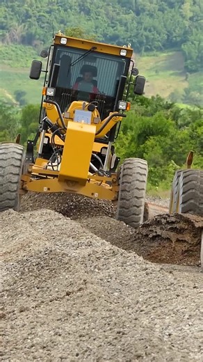 Incredible Gravel Spreading Method Using a Powerful Motor Grader #shorts #mapmachinehd #motorgrader