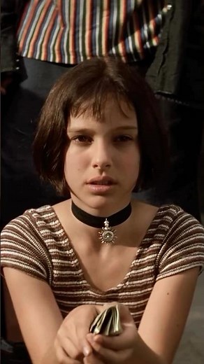 Natalie Portman paying rent scene in Léon: The Professional (1994)