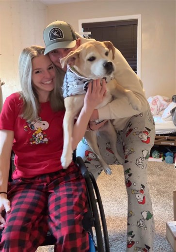 It’s a Snoopy Christmas🐾 have a blessed day everyone❤️💚