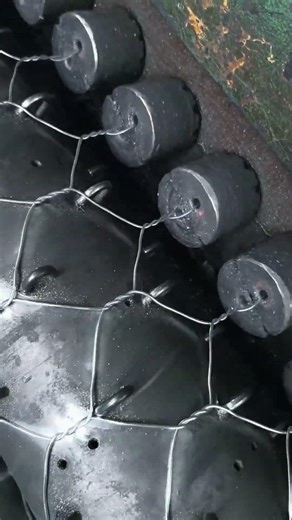 How a wire knitting machine works #shorts