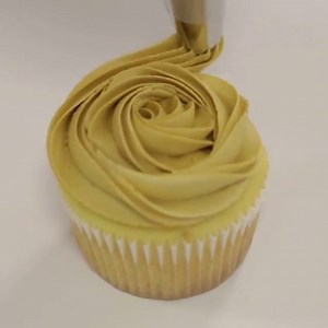 13K views · 82 reactions | 8 ways to decorate cupcakes with Tip 2F! | Creative Tips & Tricks | Facebook