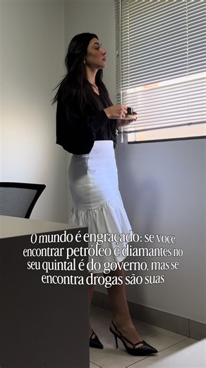 Tese de defesa: Excelência, se fossem diamantes, a propriedade seria do governo. Por qual razão as drogas tem que ser do meu cliente? 😅 #advogadacriminalista #cunhadasdotiktok🔐⛓💕 #trafico #meme