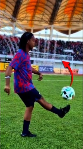 Ronaldinho Skills King of the Pitch 🔥