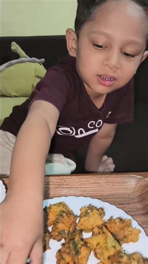 Healthy & Crispy Palak Pakoda 🥬 |Tea Time Special #shorts #foodie #shortsfeed #eveningsnacks #viral