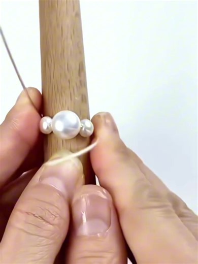 How to make it(16/200). Is it easy enough for you? #rings #wirewrapping #tutorials #diycrafts #girlsbelike