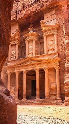 【一生に一度は見たい】初夏の光が差し込む神秘の世界遺産・ヨルダンの「ペトラ遺跡」 #Shorts