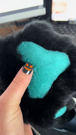 How to make fursuit paw pads without a sewing machine. Full tutorial. #halloween #fursuitmakingtutorial #newsewingmachineneeded #fursuitpaws #furry #furrypaws #pawpads #mochipaws #puffypaws