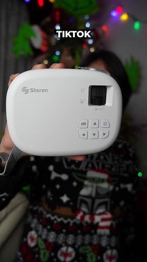 Miniproyector Steren: Potencia en la Palma de tu Mano