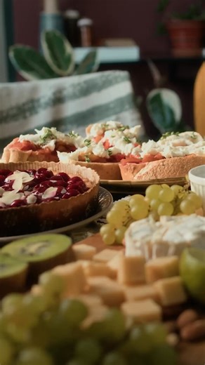 ❓ ¿Has oído hablar de los polifenoles? ➡️ Se trata de compuestos naturales presentes en muchos alimentos vegetales, especialmente frutas, verduras, té, café, vino tinto y chocolate amargo. Su principal poder está en su acción antioxidante, ayudando a proteger nuestras células del daño y a reducir el riesgo de enfermedades como problemas cardiovasculares, diabetes, cáncer y deterioro cognitivo. #polifenoles #verduras #alimentos #salud #cocinillas | Cocinillas