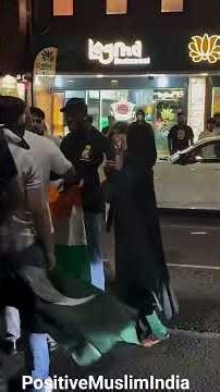 India Zindabad in Pakistan Crowd! 🇮🇳 Muslim Girls’ BraveAct #PositiveMuslimIndia #HindustanZindabad