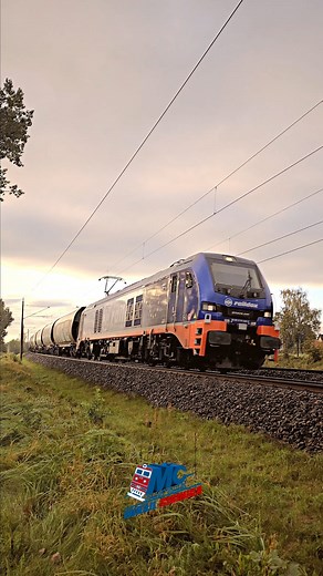 EuroDual 159 220 Raildox crossing RE5 Rostock - Berlin while hauling a Freight Train to Rostock Oct 2025 ___________________________ #trains #germany #travel #trainspotting #railwayvibes #railways_of_europe #zug #eisenbahnfotografie #eisenbahn #transportation #br159 #eurodual | Trains & Planes MC