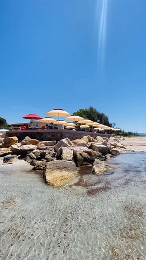 Benvenuti nel nostro angolo di paradiso ad Alghero! 🤍🩵 #LaBaiaDeiVentiAlghero ⛱️☀️🐚🍹 #Summer2025 #ComingSoon #Alghero #Sardegna | * La Baia Dei Venti *