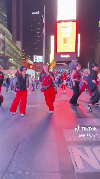 🔥Run BTS Dance Cover in Times Square 🎶: @BTS @AbjkMRstY @hobipower 🎥: @medialab.nyc -@vic @megamoves14 @yinggyu #BTS #RunBTS #KPOPINPUBLIC #방탄소년단 #달려라방탄 #btsarmy #JIN #SUGA #JHOPE #RM #JIMIN #V #JUNGKOOK #kimnamjoon #kimseokjin #minyoongi #junghoseok #parkjimin #kimtaehyung #jeonjungkook #btscover #BTSFESTA #2025BTSFESTA #BTS2025 #btsreunion #kpop #kpopdancecover #Teaser #TimesSquare #GRL1S #fyp