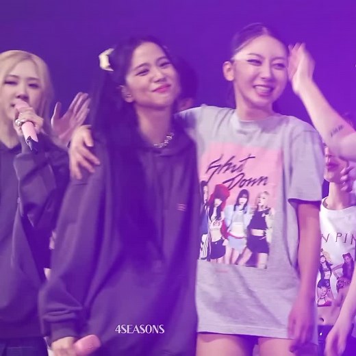 Jisoo Crying on Stage: Heartfelt Moments and Emotional Fancams