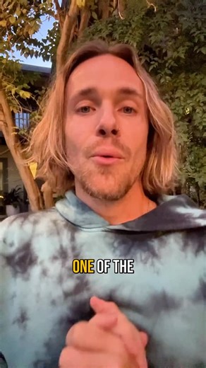 Let’s talk about T-Rex hands 🦖 AKA tetany! If you’ve ever been in a breathwork session and suddenly your hands curl up, your lips tingle, or your body feels a little… electric, that’s called tetany. And no, you’re not doing anything wrong. Tetany happens when you breathe more than your body is used to, which changes the levels of carbon dioxide in your system. That shift can create sensations like: ✨ Tingly or vibrating hands ✨ Tight “claw-like” fingers ✨ Lips or face buzzing ✨ A feeling of ene