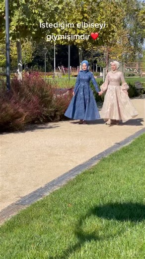 Stylish Women in Beautiful Park Outfits