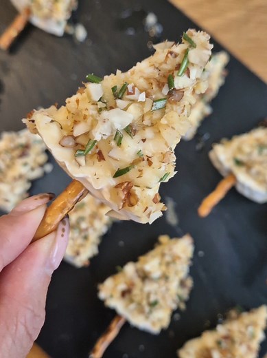 Easy Christmas Tree Brie Appetizer Recipe