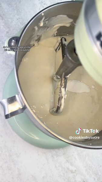 This easy to follow royal icing recipe is so so good 😋😋 let me know in the comments if you try it! In my previous recipe video, I used less meringue powder; but as it is starting to get more humid here in Texas, I needed more to help my icing dry quicker as humidity can change the consistency of your icing and the time it takes to dry as well! #sugarcookies #cookietutorial #cookiedecorating #royalicing #beginnercookies #royalicingcookies #homebaker #decoratedcookies #cookier #sugarcookierecipe