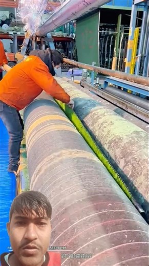 Combining different materials in the workshop: Fixing paper tubes and plastic turf