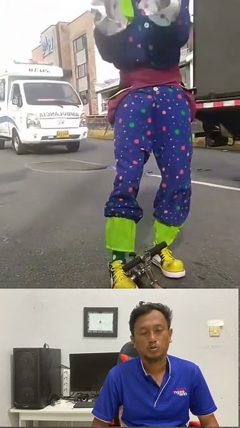 It turns out that this is how a mini bike for clown attractions can be ridden