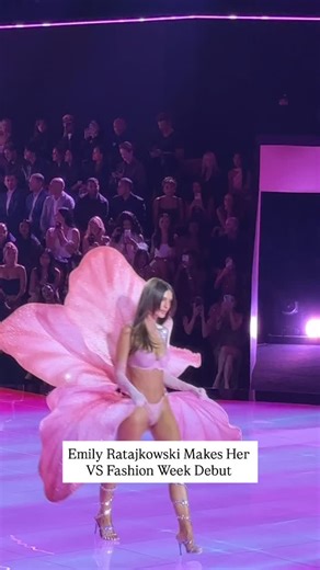 She BELONGS here. #EmilyRatajkowski just made her #VSFashionShow debut. Video: @alyssalapid/Bustle | Bustle Style