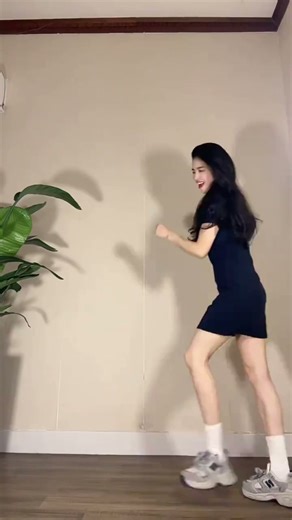 罗蒙品牌法式撞色刺绣Polo领连衣裙女 2026夏季新款小个子收腰休闲裙 灰色 M 85斤-100斤