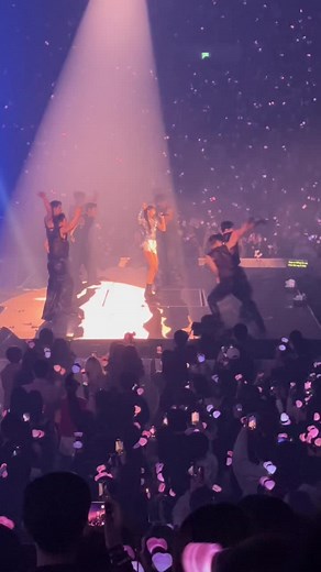 Money Live Performance by Lisa with Dancers