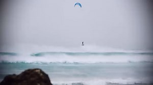 Breathtaking footage captured record-breaking kite surfing jump from world champion