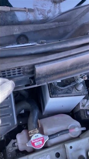 「謎のカバーを取り外すタントのバッテリー交換」"Removing cover for Tanto's battery replacement" #タント #tanto #バッテリー交換 #ダイハツ