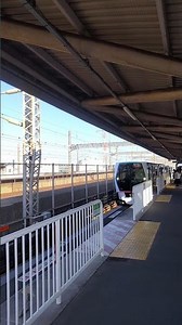 吉野原駅に入線する2020系26編成 ブルーサファイア&クリソベリル