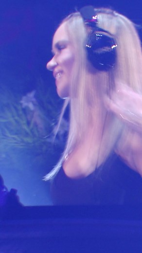 DJ Mandy's Epic Performance at Tomorrowland Winter Mainstage