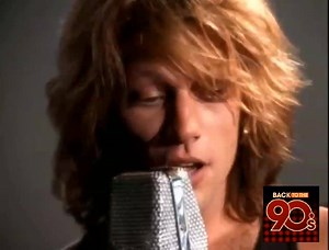 BON JOVI ALWAYS . 1994 https://www.instagram.com/amo_los_90s_/ Copyright Amo los 90s. Bon Jovi es una banda de rock formada en Nueva Jersey, Estados Unidos, en 1983, por su líder y vocalista Jon Bon Jovi. La formación actual la completan el teclista David Bryan, el batería Tico Torres, el bajista Hugh McDonald y el guitarrista Phil X. Es una de las bandas de rock más exitosas de todos los tiempos, habiendo vendido más de 130 millones de discos y ofrecido más de 2800 conciertos en 50 países.Ademá