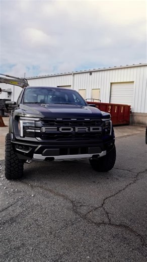 💬 DM for Inquiries 2025 Akins Ford F-150 Raptor STK# SFC19902 🎨 Carbonized INDO EDITION 🔹37x13.50R22 TOYO OPEN COUNTRY RT PRO TIRES 🔹22X9.5” VOSSEN HFX-1 TINTED GLOSS BLACK WHEELS 20 OFFSET 🔹LLUMAR WINDOW TINT 🔹AKINS SPRAY IN BEDLINER 🔹SPLINE KEY WITH LOCKING LUG NUTS 🔹HUSKY REAR WHEEL WELL LINERS 🔹RPG LEVEL KIT 1.5” 🔹ROLL N LOCK A-SERIES BEDCOVER 🔹AMERICAN FLAG BEDSIDE GRAPHICS Explore Akins New Vehicle Inventory 📍220 W May St, Winder, GA 30680 #liftedtrucks #liftedtrucksforsale #ak