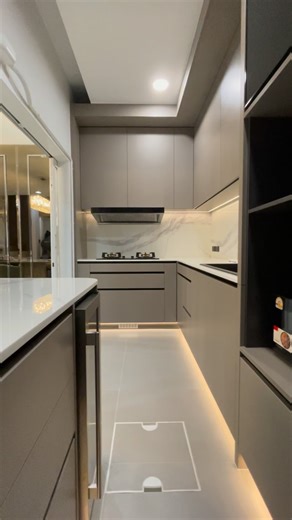 ผลงานชุดครัว บ้านพักอาศัยส่วนตัว Specialist in kitchen maker. สอบถามรายละเอียดเพิ่มเติม LINE ID : @modula Call : 093-789-7700 (CDC รามอินทรา) 096-779-7700 (The Crystal ราชพฤกษ์) ——————————- ชมชุดครัวและตู้เสื้อผ้าได้ที่โชว์รูม MODULA Kraft Cabinet 📍Crystal Design Centre อาคาร F ชั้น 2 ห้อง 209 📍The Crystal SB ราชพฤกษ์ ชั้น 1 #kitchen #kitchendesign #homekitchen #modulakitchen #modulakraft #interiordesign #homedesign #homedecoration #kitchenideas #foodgrade #kitchenidea | Modula Kraft Cabinet