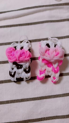 Cow 🐮 #part2 #fyp #charm #rainbowloom #cow #rainbowloomtutorials #tutorial