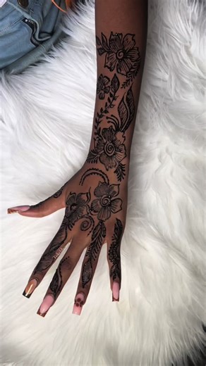 Stunning Henna Tattoo Designs and Inspiration